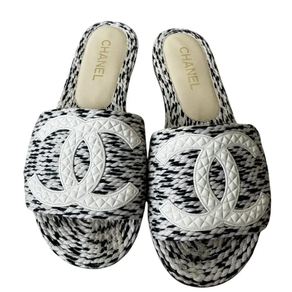 CHANEL Beige/ Black Patent CC Mule Slides 38C/ US 8 Wide - Picture 6 of 11